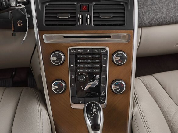 2013 Volvo XC60 I Рестайлинг, бежевый, 1649000 рублей - вид 16