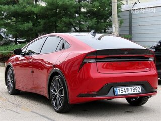 2023 Toyota Prius PHV V (XW60), красный, 2710000 рублей, вид 3