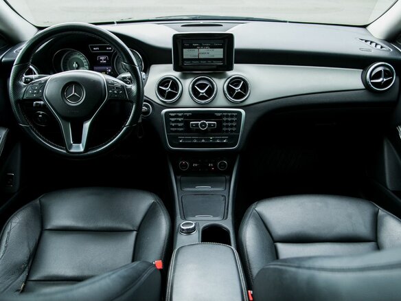 2014 Mercedes-Benz CLA 200 I (C117, X117), фиолетовый, 1420000 рублей - вид 19