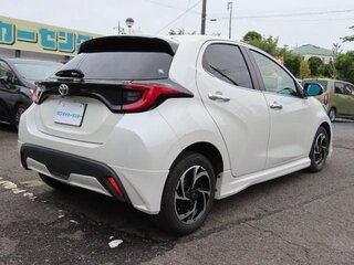 2023 Toyota Yaris IV, белый, 1150400 рублей, вид 5