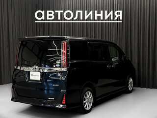 2019 Toyota Noah III (R80) Рестайлинг, синий, 2150000 рублей, вид 4