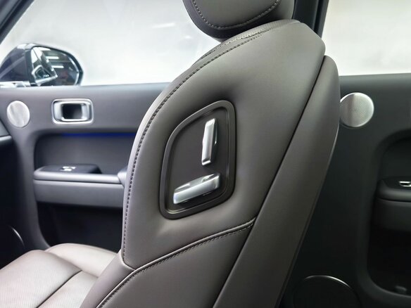 2023 Li Auto (Lixiang) L9 44.5 kWh I, чёрный, 7279000 рублей - вид 17