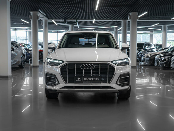2021 Audi Q5 45 TFSI II (FY) Рестайлинг, белый, 4000000 рублей - вид 2