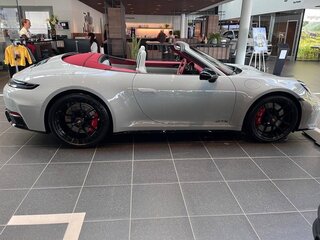 2026 Porsche 911 Carrera 4 GTS VIII (992) Рестайлинг, серый, 31999000 рублей, вид 4