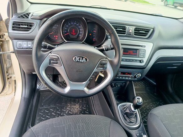 2015 Kia Rio III Рестайлинг, бежевый, 770000 рублей - вид 7