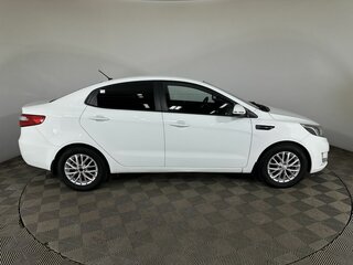 2014 Kia Rio 4-speed III, белый, 890000 рублей, вид 4