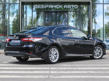 2020 Toyota Camry VIII (XV70), чёрный, 2720000 рублей, вид 3