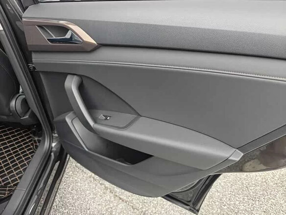 2023 Volkswagen Tharu I, коричневый, 1550000 рублей - вид 13