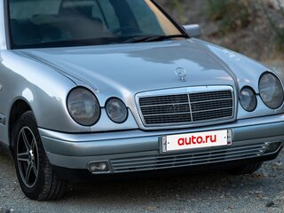 1998 Mercedes-Benz E-Класс 240 II (W210, S210), серебристый, 600000 рублей, вид 2