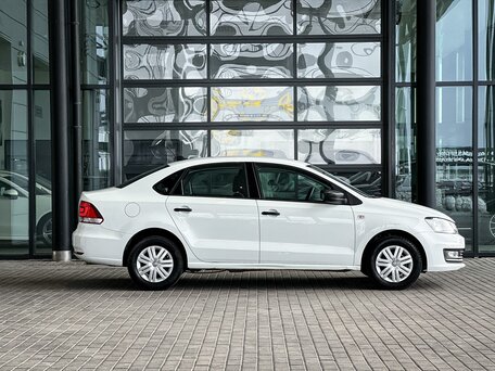 2018 Volkswagen Polo V Рестайлинг, белый, 1490000 рублей, вид 2
