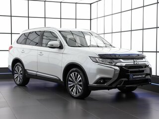 2019 Mitsubishi Outlander III Рестайлинг 3, белый, 2139000 рублей, вид 3