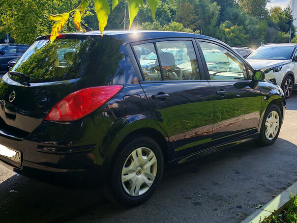 2010 Nissan Tiida I Рестайлинг, чёрный - вид 3