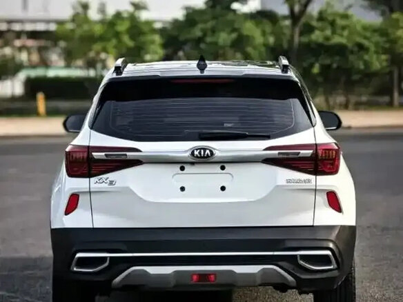 2022 Kia KX3, белый, 1420000 рублей - вид 3
