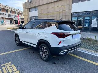2021 Kia KX3, белый, 1682700 рублей, вид 4