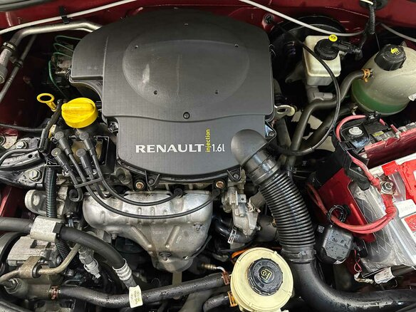 2011 Renault Sandero I, красный - вид 10