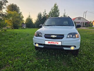 2017 Chevrolet Niva I Рестайлинг, белый, 699000 рублей, вид 3