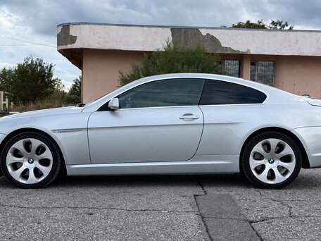 2005 BMW 6 серии 650i II (E63/E64), серебристый, 1400000 рублей, вид 4
