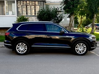 2021 Volkswagen Touareg III, чёрный, 6500000 рублей, вид 5