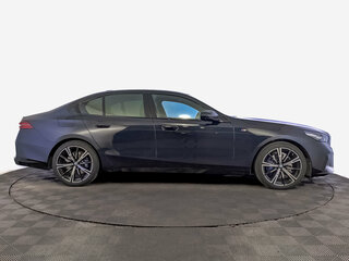 2025 BMW 5 серии Long 530Li xDrive VIII (G60/G61/G68), чёрный, 8255000 рублей, вид 4