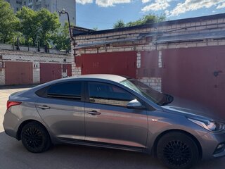 2018 Hyundai Solaris II, серый, 1050000 рублей, вид 2