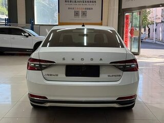 2024 Skoda Superb IV, белый, 4028421 рублей, вид 4