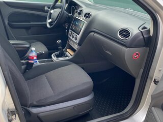 2011 Ford Focus II Рестайлинг, серебристый, 600000 рублей, вид 5