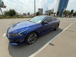 2020 Kia K5 III, синий, 2360000 рублей, вид 1