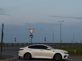 2019 Kia Optima IV Рестайлинг, белый, 1790000 рублей, вид 5