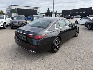 2025 Mercedes-Benz E-Класс 200 VI (W214, S214), чёрный, 6916738 рублей, вид 4