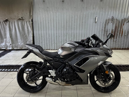 2021 Kawasaki Ninja 650, чёрный, 780000 рублей, вид 4