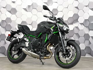 2025 Kawasaki Z 650, серый, 977000 рублей, вид 1