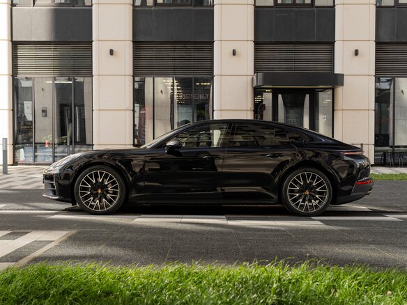 2026 Porsche Panamera 4 III, чёрный, 22000000 рублей - вид 6
