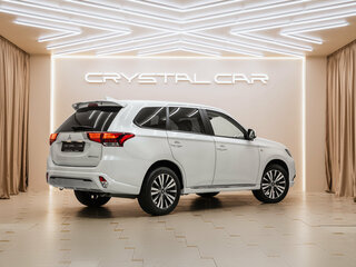 2022 Mitsubishi Outlander III Рестайлинг 3, белый, 2800000 рублей, вид 3