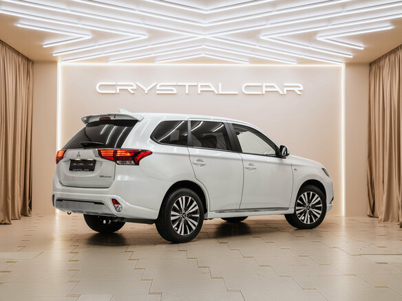2022 Mitsubishi Outlander III Рестайлинг 3, белый, 2800000 рублей - вид 3