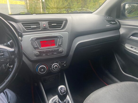 2015 Kia Rio III, бежевый, 500000 рублей - вид 12