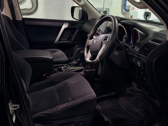 2014 Toyota Land Cruiser Prado 4-speed 150 Series Рестайлинг 1, чёрный, 3000000 рублей - вид 22