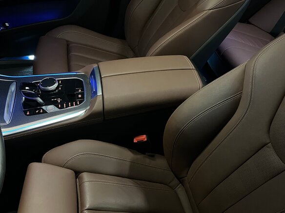 2019 BMW X5 40i IV (G05/G18), чёрный, 9000000 рублей - вид 9