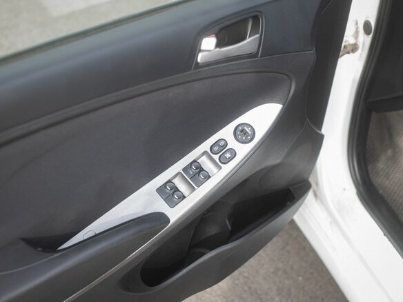2014 Hyundai Solaris I Рестайлинг, белый, 580000 рублей - вид 18