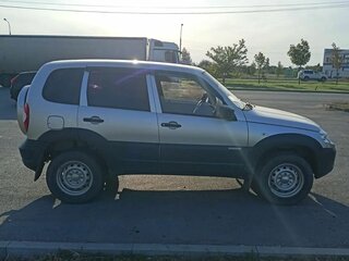 2012 Chevrolet Niva I Рестайлинг, серебристый, 520000 рублей, вид 3