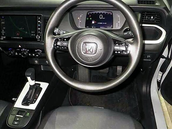 2023 Honda Fit IV Рестайлинг, белый, 992002 рублей - вид 4