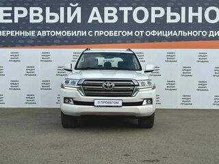 2016 Toyota Land Cruiser 200 Series Рестайлинг 2, белый, 4699000 рублей, вид 2