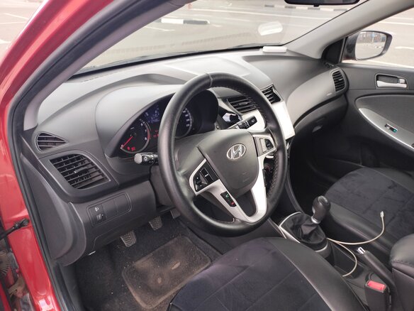 2011 Hyundai Solaris I, красный - вид 4
