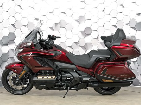 2025 Honda GL 1800 Gold Wing, красный, 3649000 рублей, вид 4