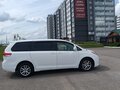2010 Toyota Sienna III, белый, 1800000 рублей - вид 3