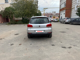 2013 Volkswagen Tiguan I Рестайлинг, серебристый, 1325000 рублей, вид 2