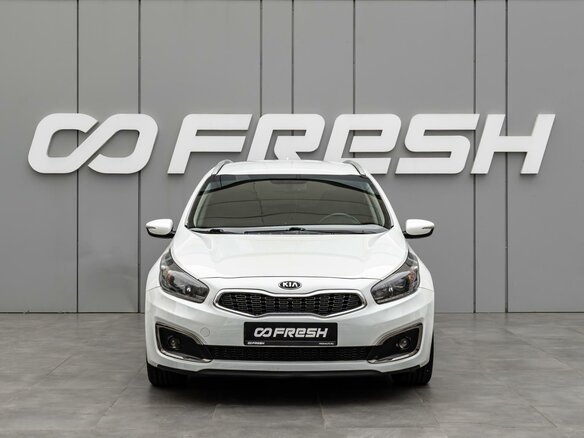 2017 Kia Ceed II Рестайлинг, белый - вид 2
