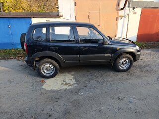 2013 Chevrolet Niva I Рестайлинг, чёрный, 450000 рублей, вид 4