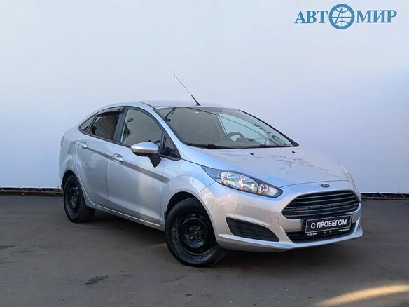 2015 Ford Fiesta Mk6 Рестайлинг, серебристый, 709000 рублей - вид 2