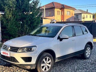 2017 Volkswagen Touareg II Рестайлинг, белый, 3790000 рублей, вид 3