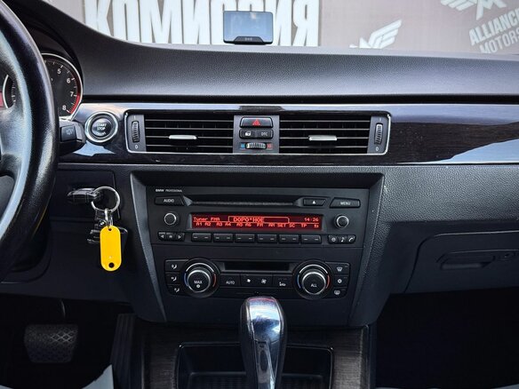 2010 BMW 3 серии 328i V (E90/E91/E92/E93) Рестайлинг, красный - вид 13